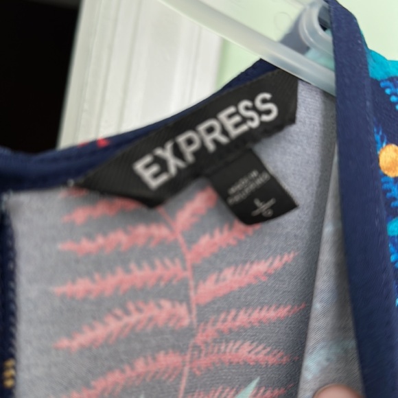 ⭐️EXPRESS FLORAL ROMPER SIZE LARGE - Picture 4 of 6